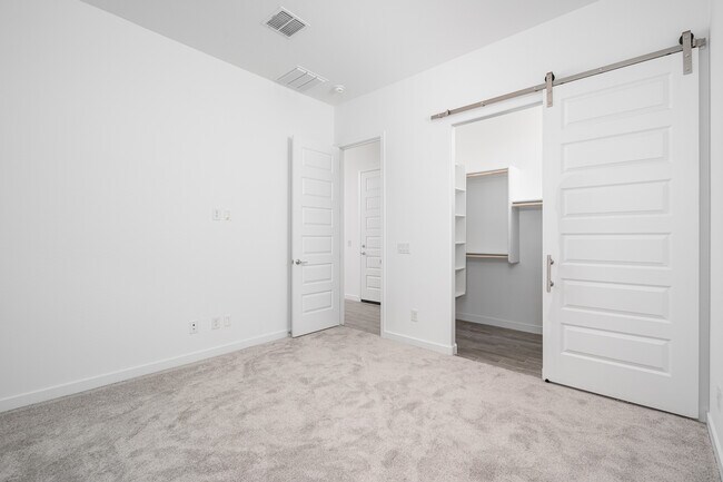 Building Photo - 3260 W Peak View Rd