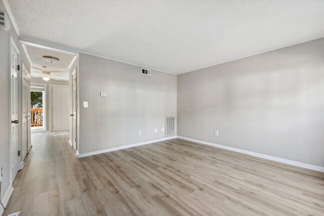 Building Photo - 16 Hayti Ln