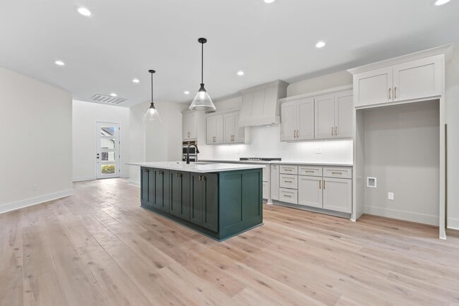 Building Photo - 7233 Havenwood Dr