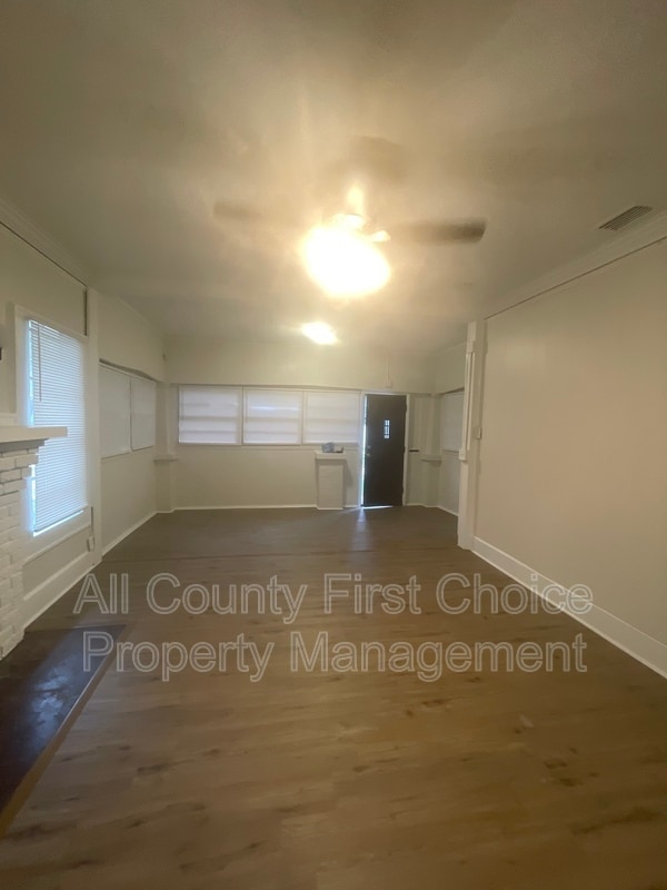 Building Photo - 1111 James Ave S