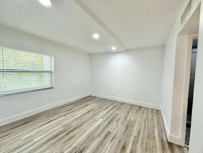 Building Photo - 610 NW 13th St