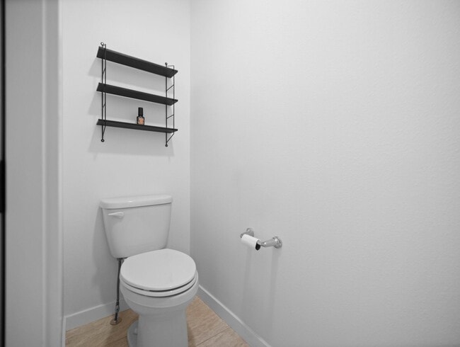 Building Photo - 4 bedroom Modern Home at Eagle Ridge Estates