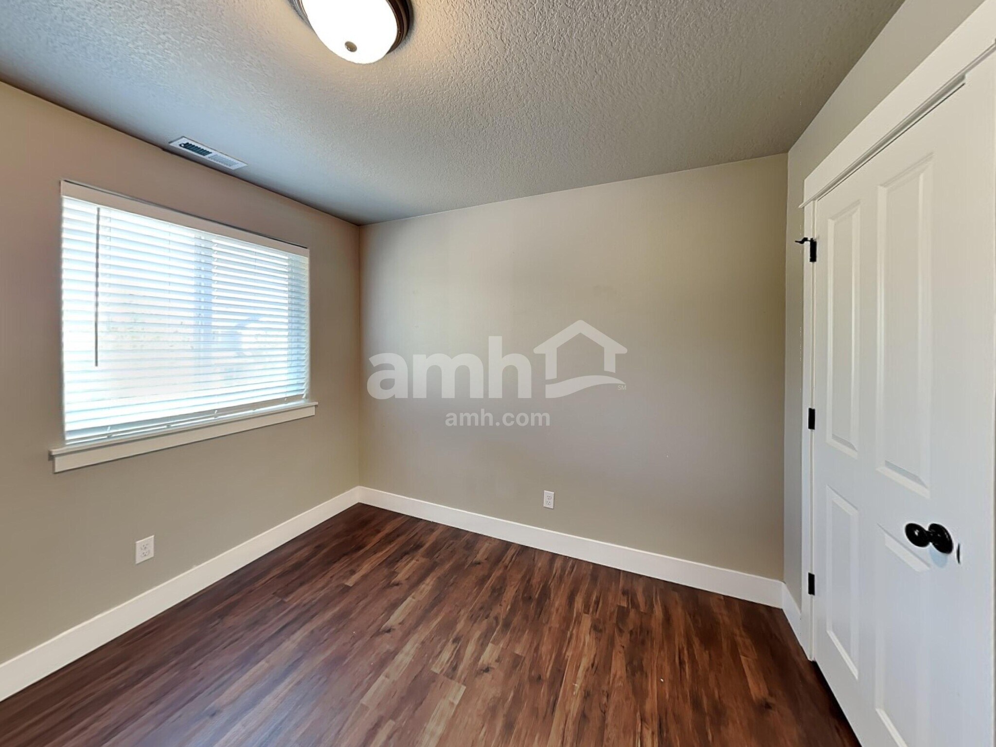 Building Photo - 440 Tulip Ave