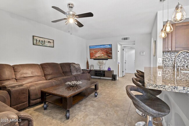 Building Photo - 5302 E Kelton Ln