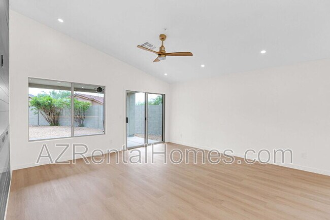 Building Photo - 10431 E Morning Star Dr