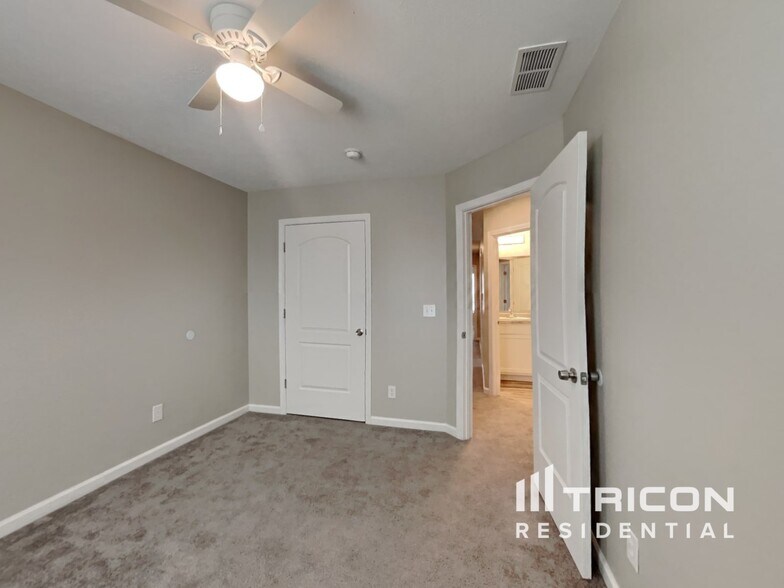 Building Photo - 1094 Tomahawk Pl