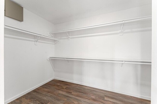 Building Photo - 2830 Fern Hill Dr