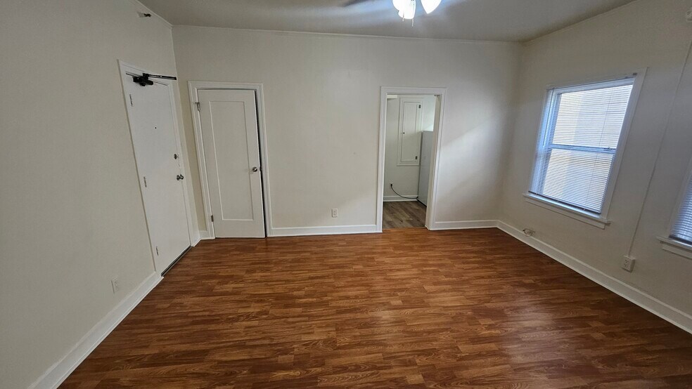 Building Photo - 727 S Coronado St