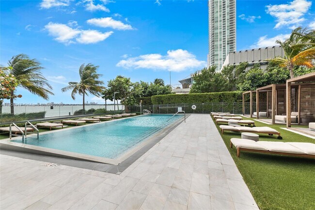 Building Photo - 3131 NE 7th Ave