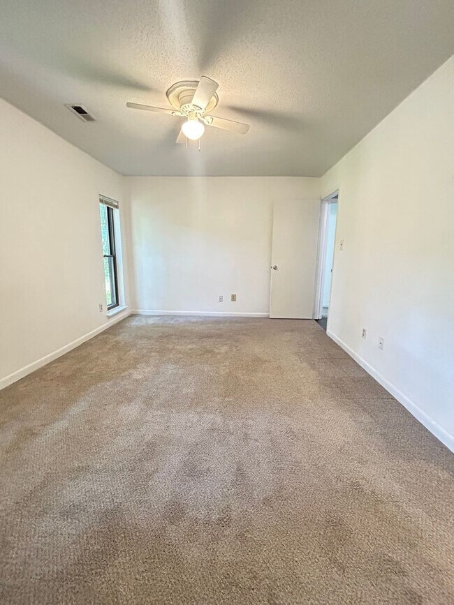 Building Photo - Top-Floor 3-Bedroom Condo with Beautiful Water Views – North Raleigh Near North Hills