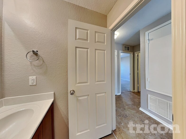 Building Photo - 10911 Bosal Trail