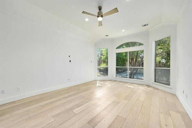 Building Photo - 10011 Brightling Ln