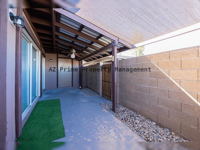 Building Photo - 900 S Hacienda Dr