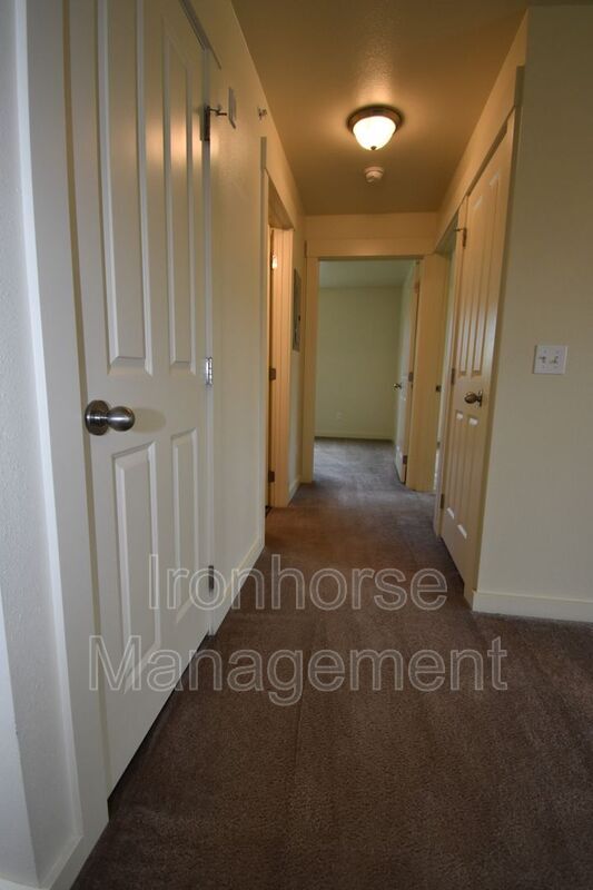 Building Photo - 807 W Villard St