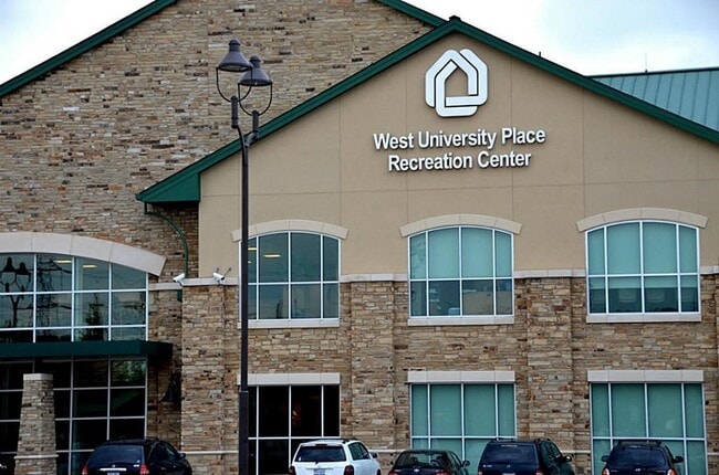 Building Photo - 2611 Tangley St