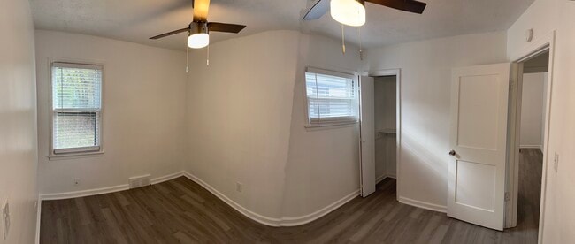 Building Photo - 915 Sunningdale Dr