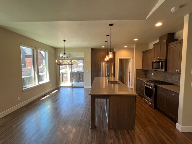 Building Photo - Single Level Home in Unique Bend Neighborhood