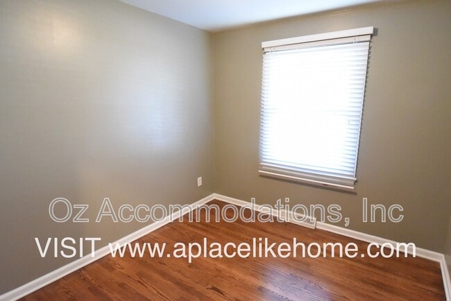 Building Photo - 8870 Westbrooke Dr