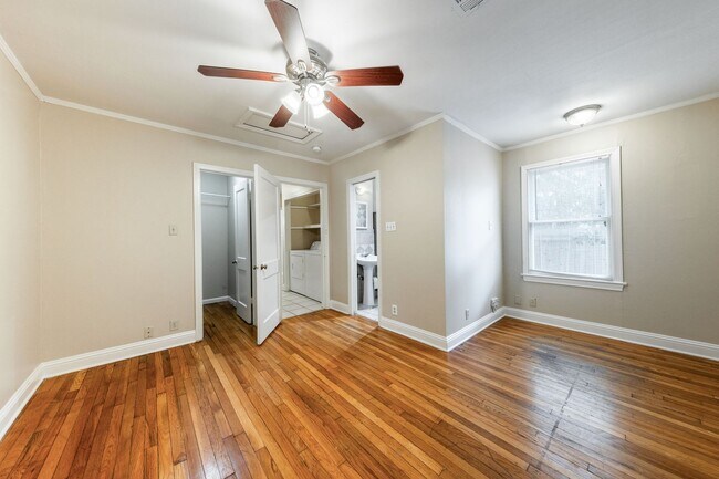 Building Photo - 909 E 38th St