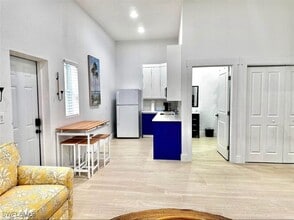 Building Photo - 2881 Santa Barbara Blvd