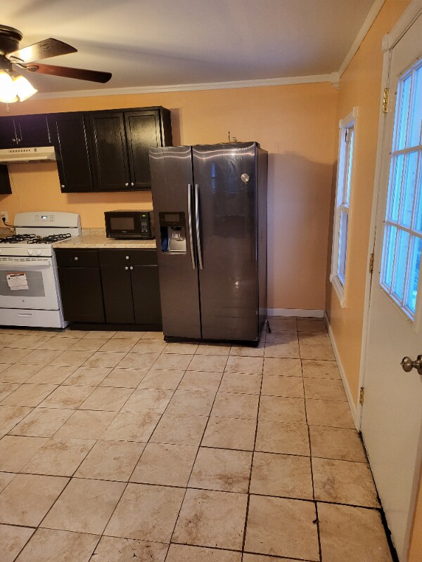 Building Photo - 107 Canaan St