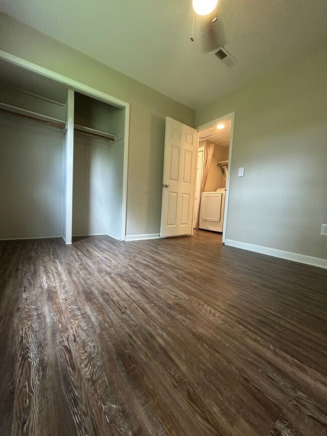 Building Photo - Charming 3 Bedroom Home with Garage & Fenced Yard