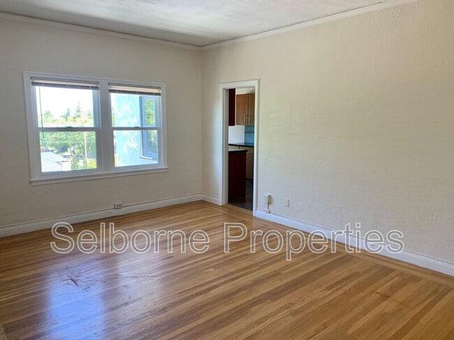 Building Photo - 507 Forest St