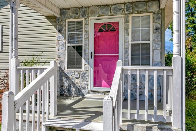 Building Photo - 1549 Cora Dr