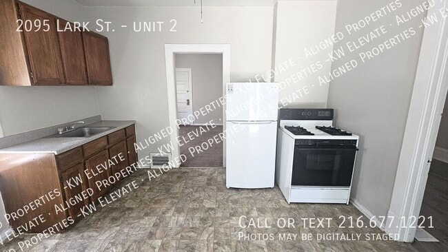 Building Photo - 2095 Lark St