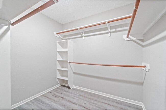 Building Photo - 17043 Macleish Dr