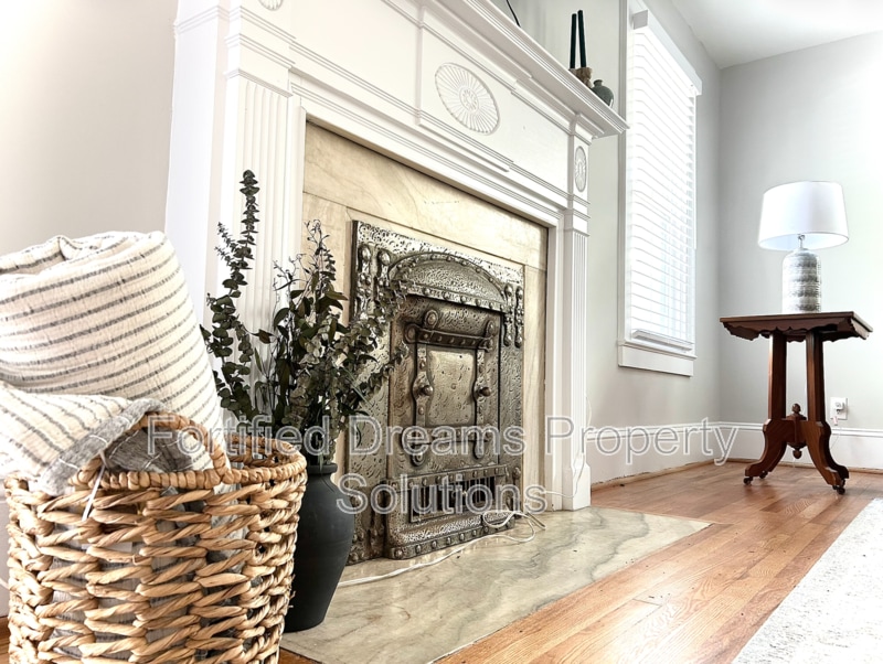 Building Photo - 2240 Queen St