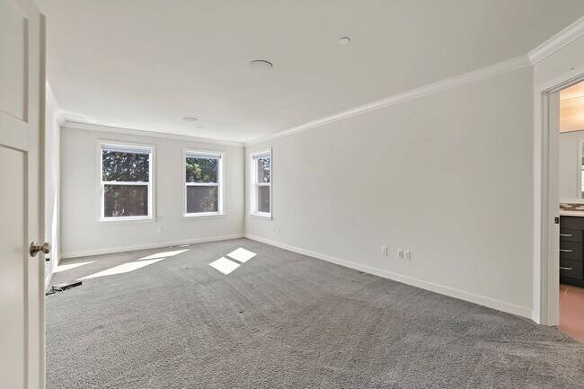 Building Photo - 2359 NE 150th St