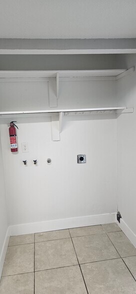 Wash\Dryer Hookup - 815 Trina Ln