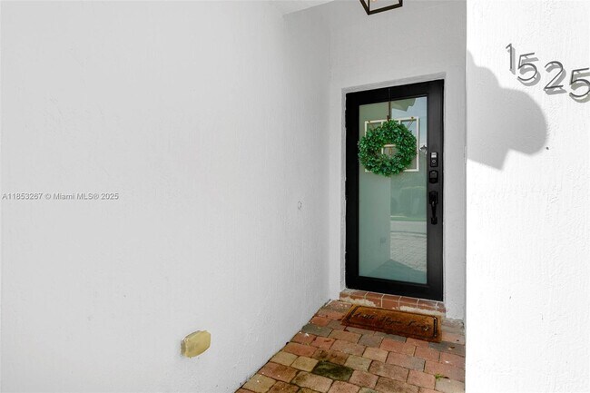 Building Photo - 1525 SE 20th Pl