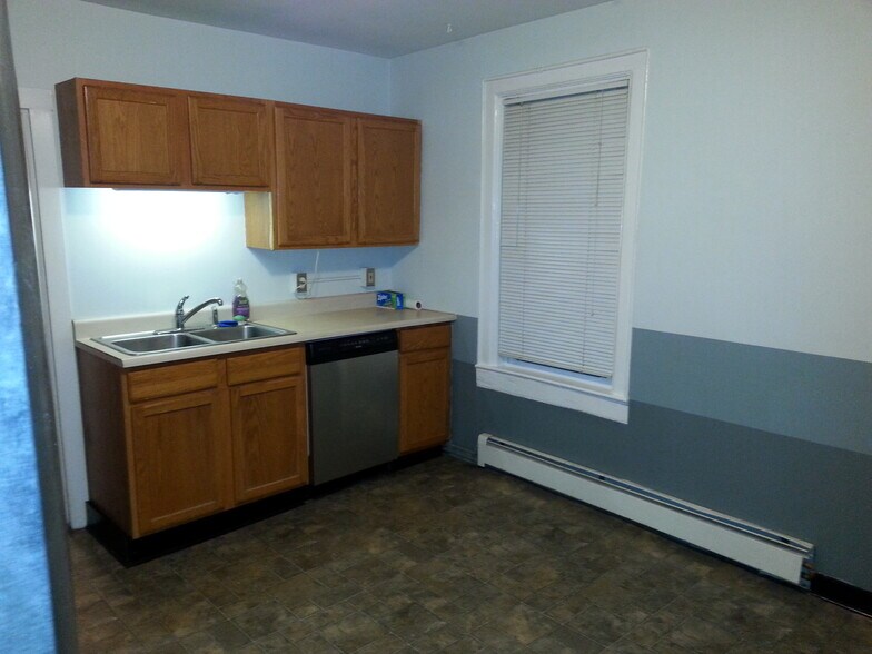 Building Photo - 188 Pine St