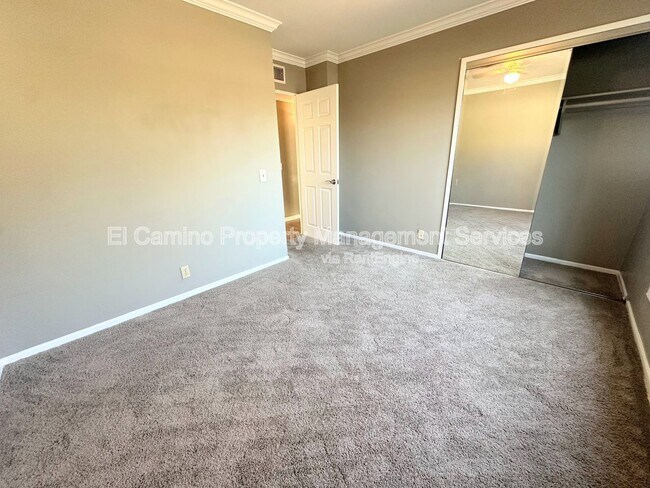 Building Photo - 750 Vinemead Dr