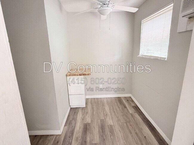 Building Photo - 1426 10th St W