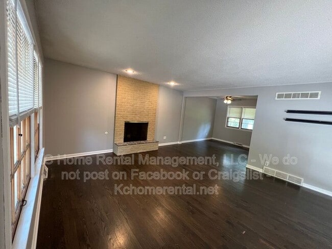 Building Photo - 6708 W 71st Terrace