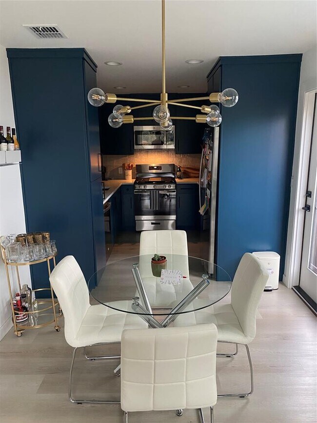 Building Photo - 4609 Leslie Ave