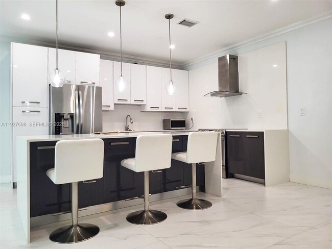 Building Photo - 1125 Cliffrose St