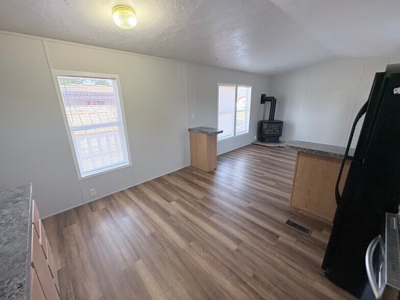 Building Photo - 2250 N Whispering Pnes Dr