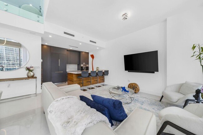 Building Photo - 200 Biscayne Blvd Way