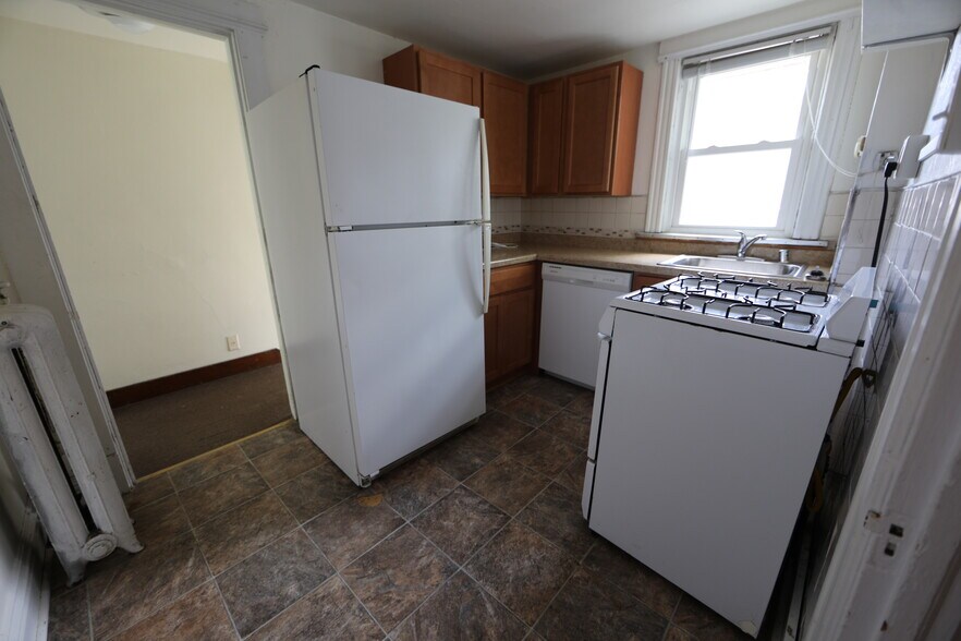 Building Photo - 117 N Bedford St