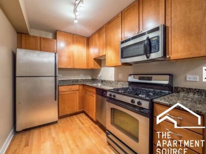 Building Photo - 625 W Wrightwood Ave