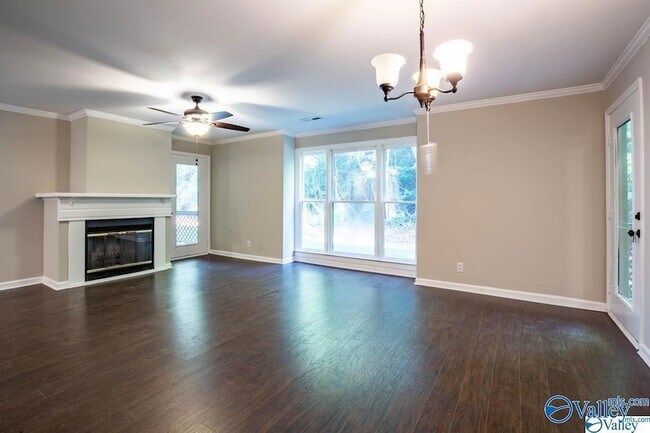 Building Photo - 4988-4987 7 Pine Cir
