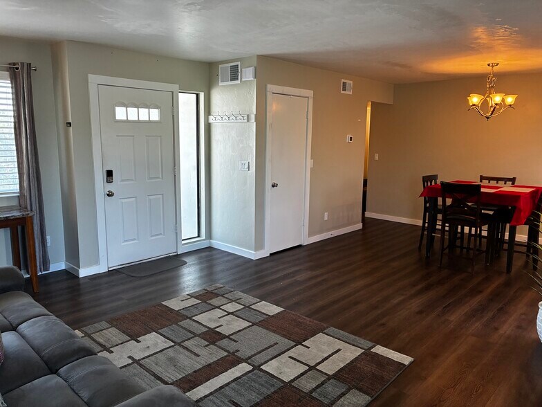Building Photo - 6164 Antelope Villas Cir