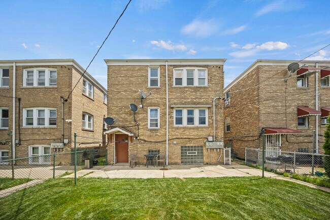 Building Photo - 1814 Elmwood Ave