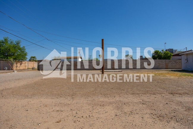 Building Photo - Great Home Located in Eloy at a Great Price!