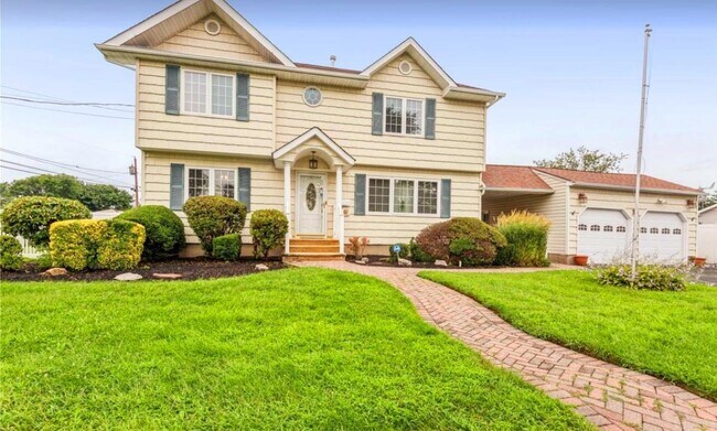 Primary Photo - 33 Leo Ln