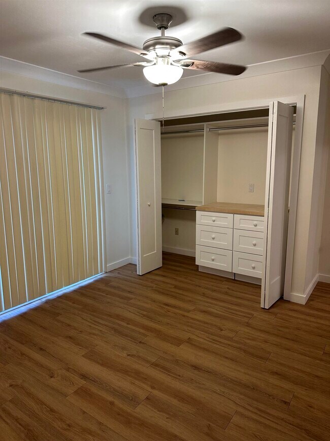 Building Photo - 4436 Stratfordshire Ct